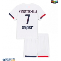 Otroški Nogometni dresi Paris Saint-Germain Khvicha Kvaratskhelia #7 Gostujoči 2025-26 Kratek Rokav (+ Kratke hlače)